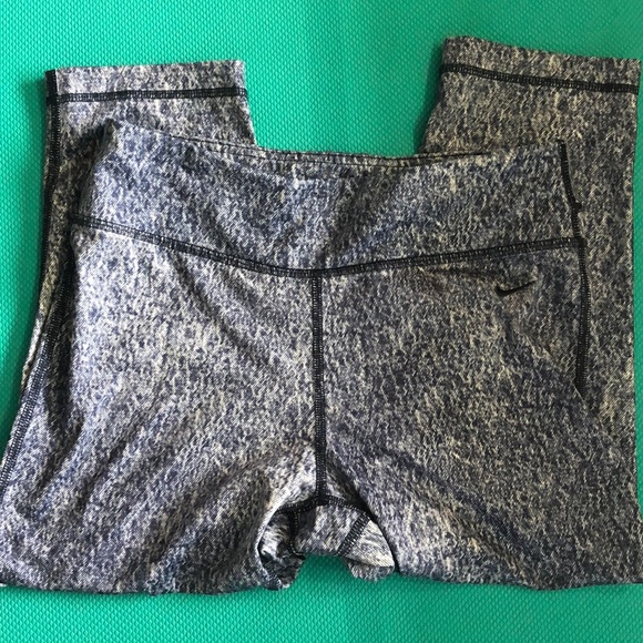 Euc Nike m denim look workout Capri - Picture 3 of 4